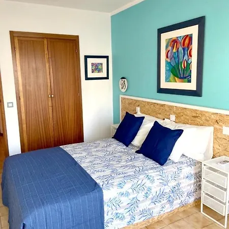 Charming With Balcony In Portimao, 55 Sqm, Pool View Apartman Portimão