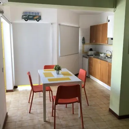Charming With Balcony In Portimao, 55 Sqm, Pool View Apartman Portimão