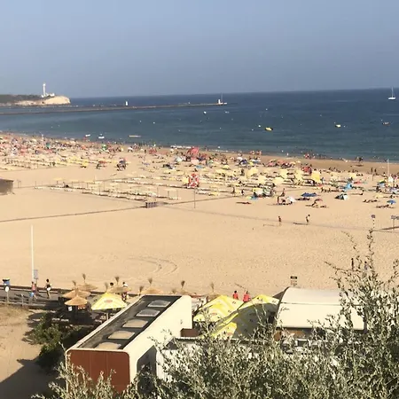 Charming With Balcony In Portimao, 55 Sqm, Pool View Portimão