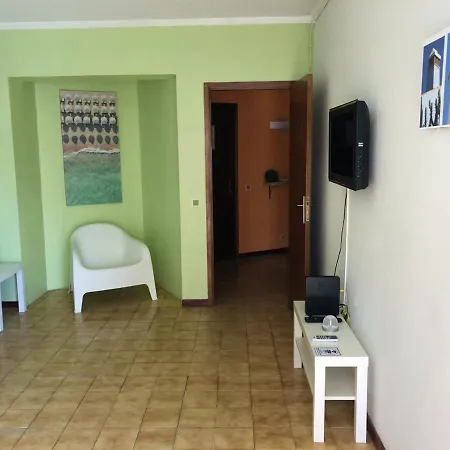 Charming With Balcony In Portimao, 55 Sqm, Pool View * بورتيماو